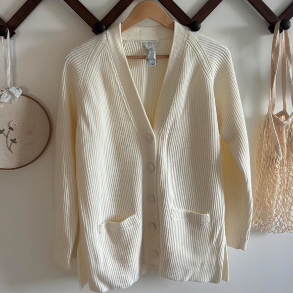 chic Ivory Ribbed Button-Front Cardigan - Picture 1 of 3